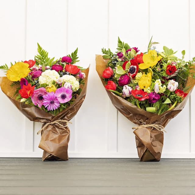 2 bouquets of color flowers